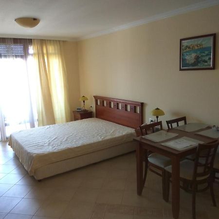 Santa Marina Holiday Village,211-40,411-42,411-43 소조폴 외부 사진